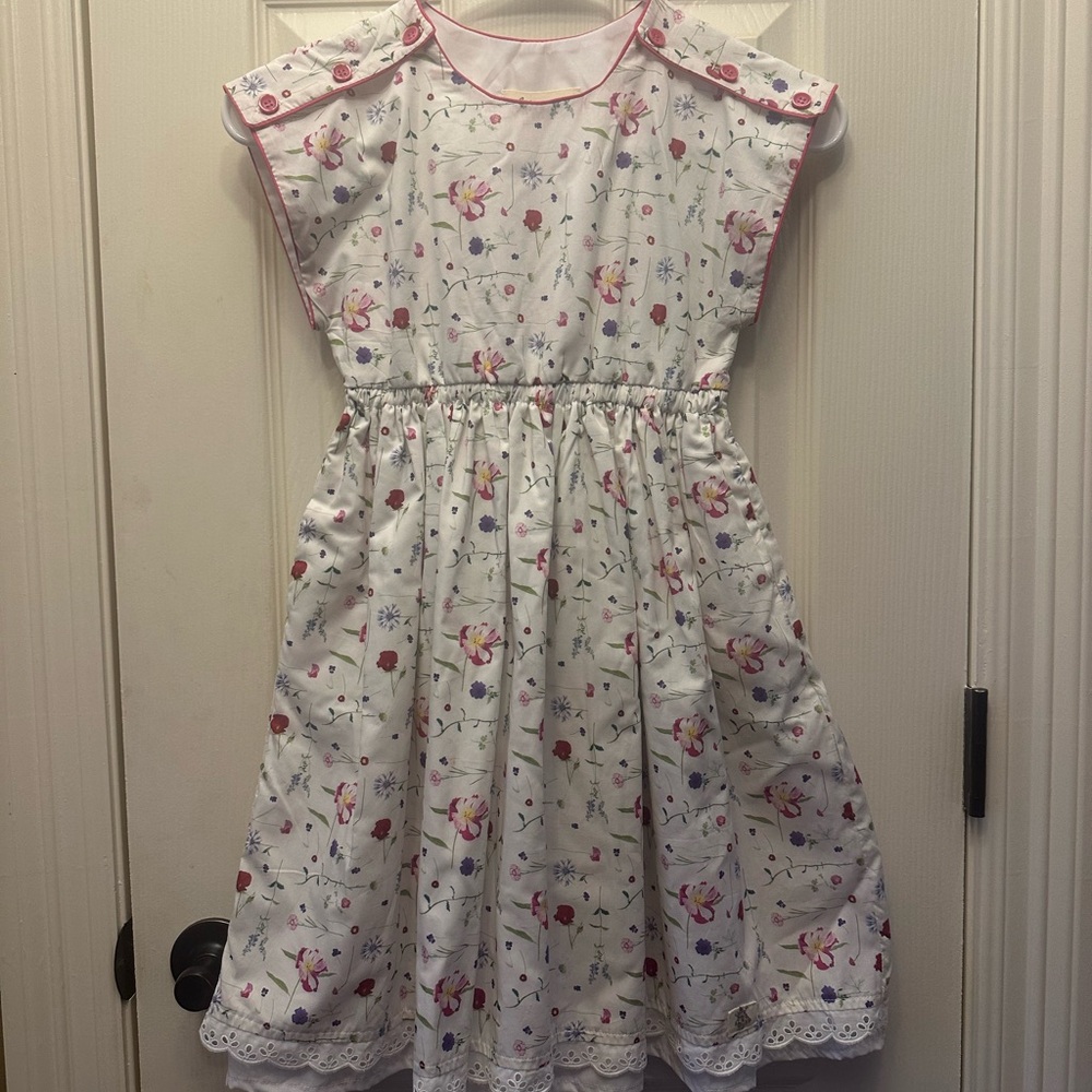 Bijou Sauvage clothier; White Casual Sundress with Flutter Sleeves and Crew Neck